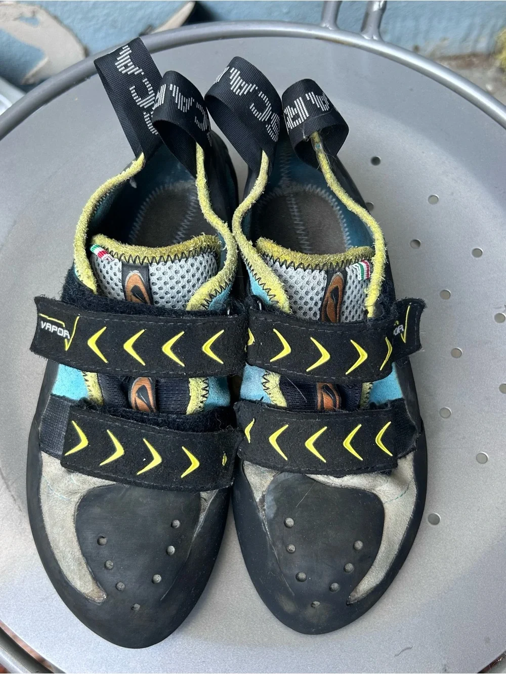 Scarpa vapor Kids Black and Blue Hook-and-Loop Climbing Shoes size 8